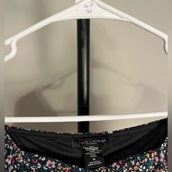 EUC Love Cameron Mini Dress in Black Ditsy Floral Ruched Stretchy Medium - Picture 2 of 2